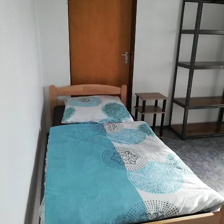 Wohnungen-Haus Fuer Arbeiter Und Monteure 1-14 Personen * Gebenbach