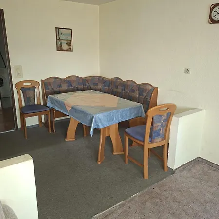 Wohnungen-haus Fuer Arbeiter Und Monteure 1-14 Personen Appartement Gebenbach